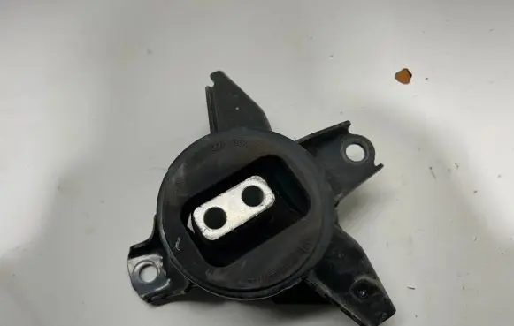KIA Sorento Engine mount bracket 21830C5400 147007 1905230495