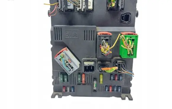 Peugeot 206 Fuse module 9650584780 S118035120B