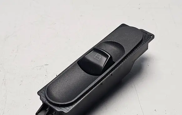 Mercedes-Benz Vito Viano W639 Electric window control switch A6395451413 04ZGS002 10106