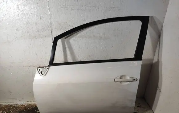 Toyota Auris 150 Front door 
