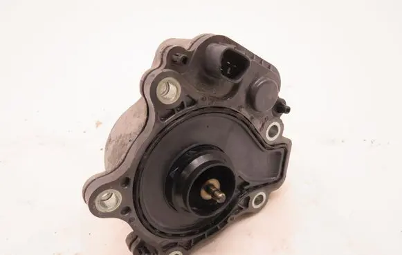 Toyota Auris E180 Water pump KRIS235789