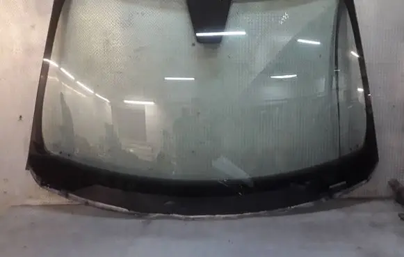 Volvo V50 Front windscreen/windshield window 