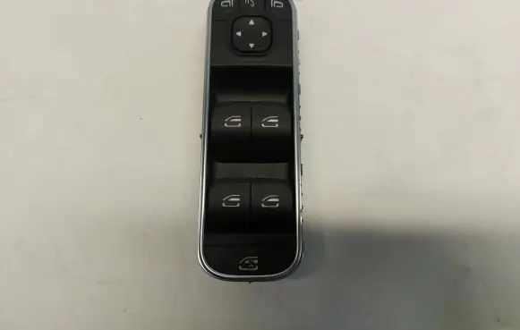 Mercedes-Benz CLA C118 X118 Wing mirror switch A1679059803