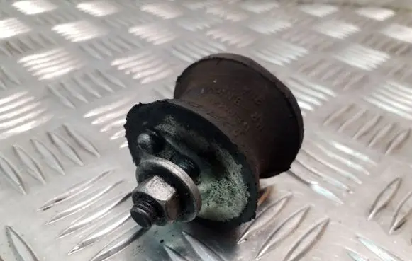 BMW 1 E81 E87 Gearbox mount 6771220