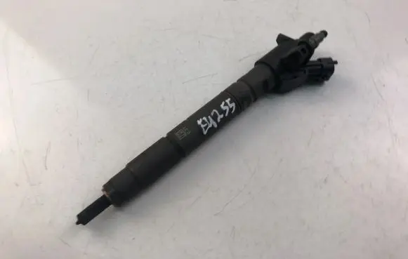 Volvo V70 Fuel injector 31303238