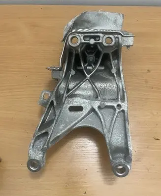 Audi A4 S4 B9 Engine mounting bracket 4M0199308BQ