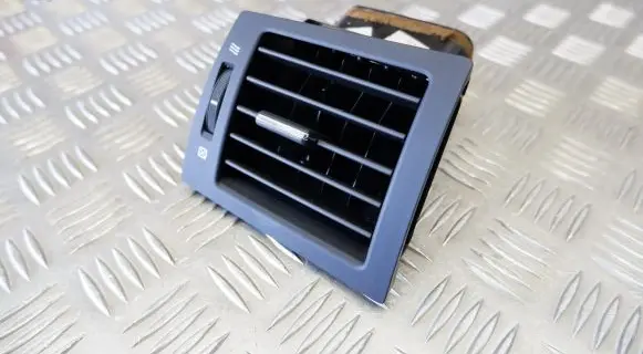 Toyota Avensis T270 Dashboard side air vent grill/cover trim