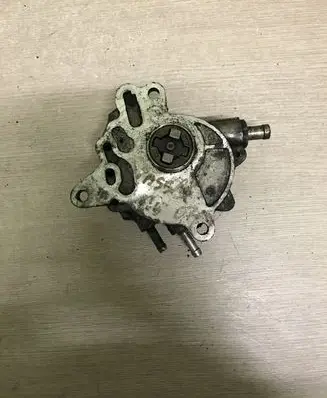 Volkswagen PASSAT B6 Vacuum pump 03G145209