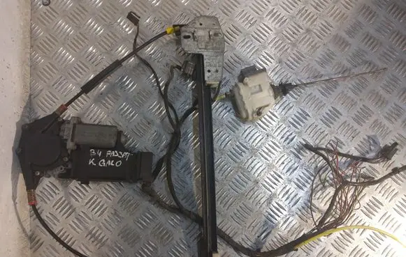 Volkswagen PASSAT B4 Rear door window regulator with motor