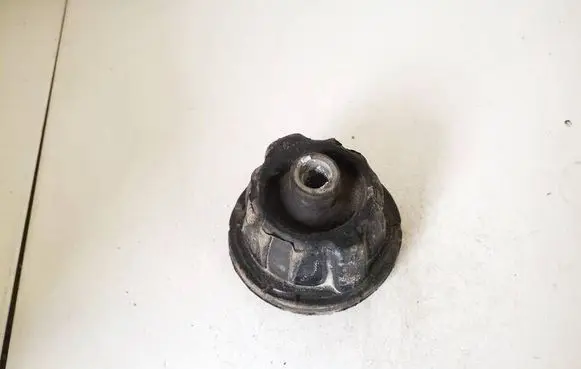 Mercedes-Benz C W203 Engine mount bracket
