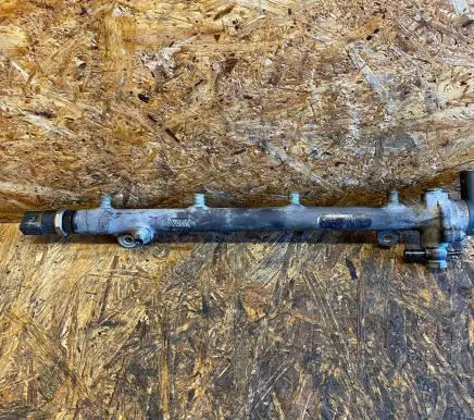 Mercedes-Benz C W203 Fuel main line pipe A6110700095 0445214004 023103