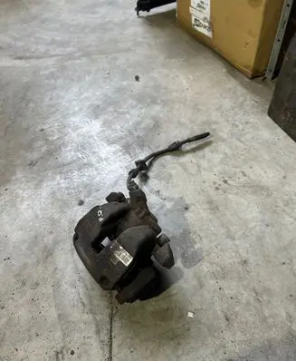 Front brake caliper