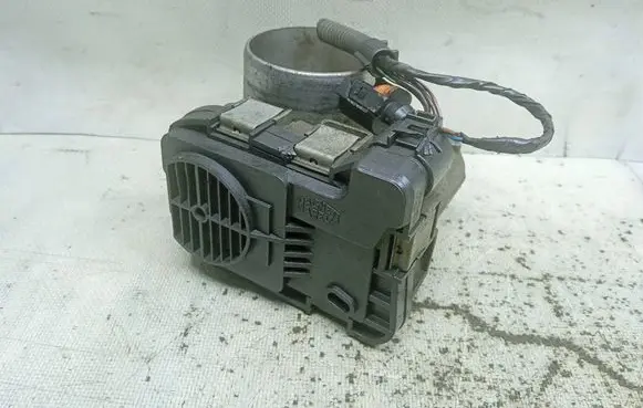 Volkswagen Jetta V Throttle valve 03C133062A