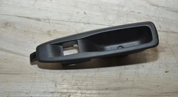 Renault Captur Front door window switch trim 829614619R