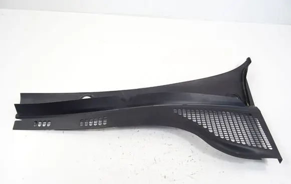 Skoda Fabia Mk3 (NJ) Wiper trim 