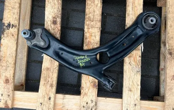 Volkswagen Tiguan Front lower control arm/wishbone 3Q0407152P