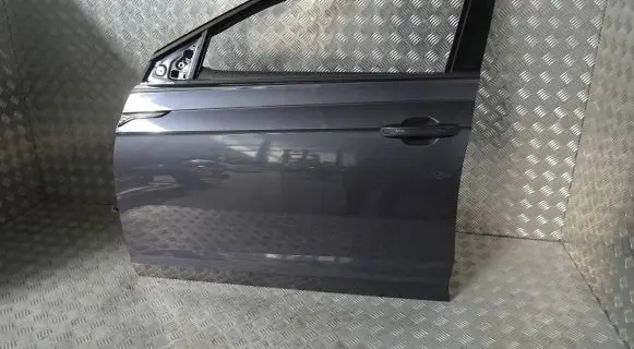 Volkswagen Taigo Front door