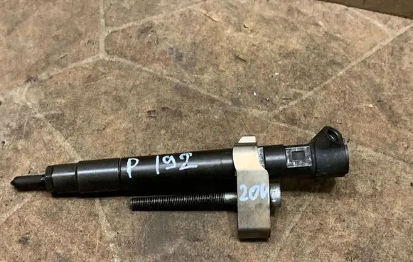 Mercedes-Benz C W204 Fuel injector A6510704987