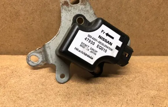 Nissan X-Trail T30 ESP acceleration yaw rate sensor 47930EQ010