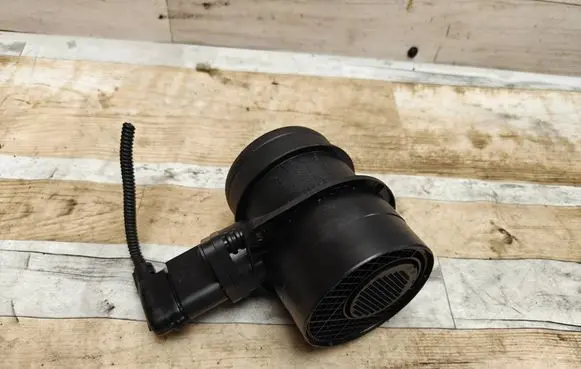 Volkswagen PASSAT B6 Mass air flow meter 0281002461 074906461B