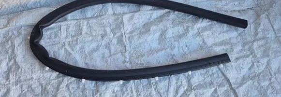 BMW 2 F45 Rubber seal front door (on door) 7298833