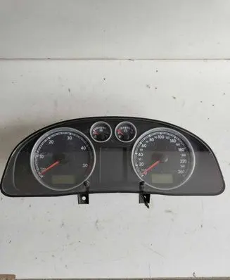 Volkswagen PASSAT B5.5 Speedometer (instrument cluster) 3B0920805A VWZ7Z0Y3073468