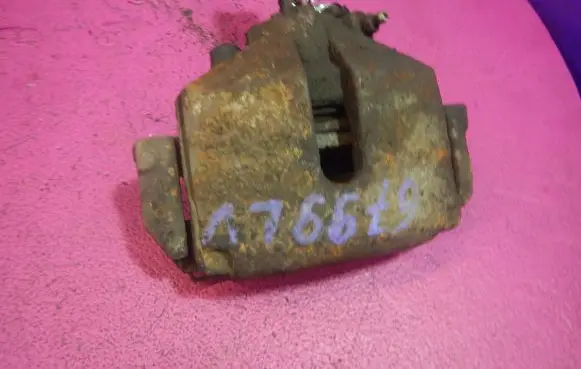 Skoda Octavia Mk2 (1Z) Front brake caliper