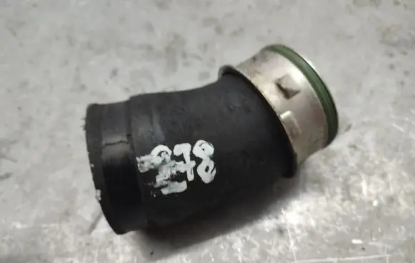 Volkswagen PASSAT CC Engine coolant pipe/hose