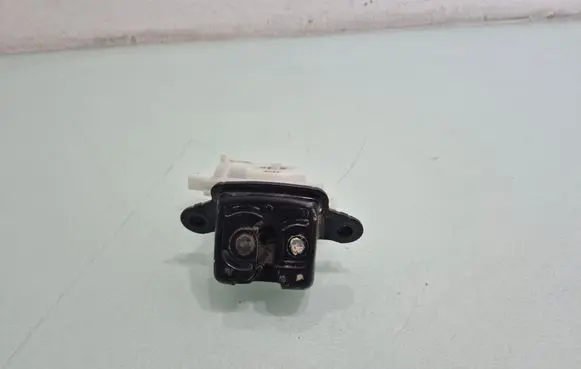 Subaru Outback (BT) Loading door lock 