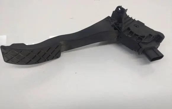 Volkswagen Tiguan Accelerator throttle pedal 5Q1723503J 6PV01062113