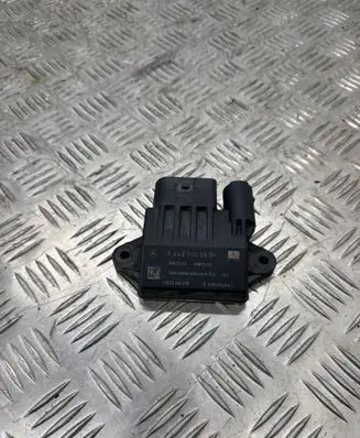 Mercedes-Benz E W211 Glow plug pre-heat relay A6429005801 0522140210