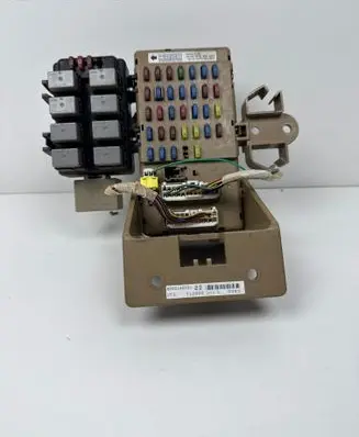 Subaru Legacy Fuse module 82201AG041 712005 0063