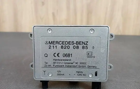 Mercedes-Benz CLK A209 C209 Aerial antenna amplifier A2118200885 2118200885