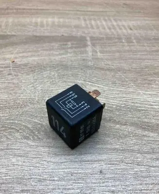 Volkswagen PASSAT B5 Other relay 701959141A 899581