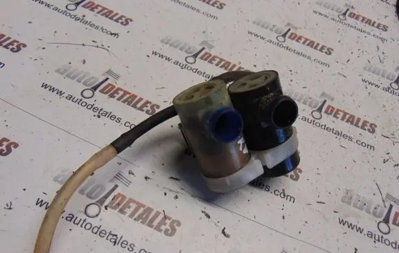 Honda CR-V Windscreen/windshield washer pump