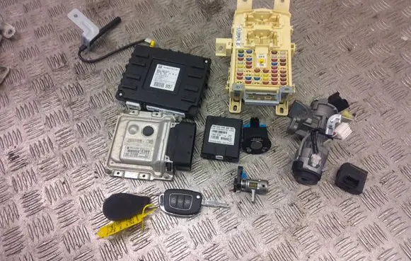 Hyundai i10 Engine ECU kit and lock set 39115-04389 95400-B9570 8723271019