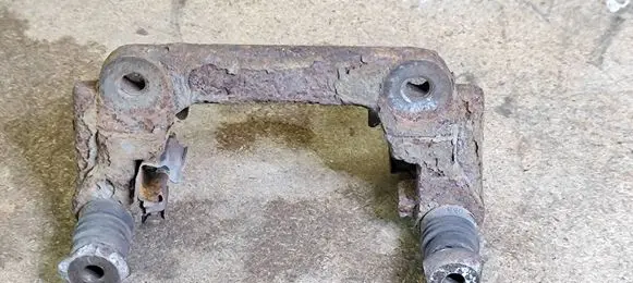 Toyota Avensis T250 Brake caliper pad carrier rear 