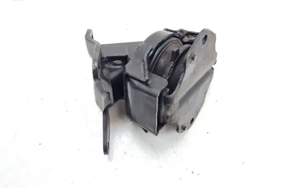 Mitsubishi Pajero Engine mount bracket