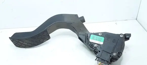 Volkswagen PASSAT B5.5 Accelerator throttle pedal 8D1721523E