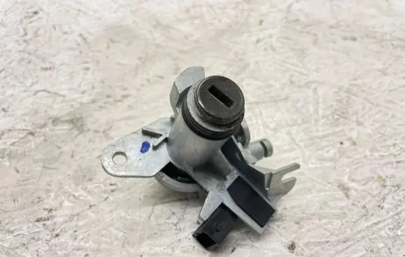 Audi A6 S6 C6 4F Tailgate exterior lock 8E0827573