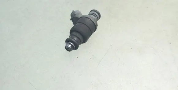 Audi A3 S3 8P Fuel injector 06A906031BT