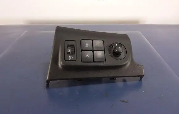 Citroen C-Elysée Other switches/knobs/shifts 9674382577