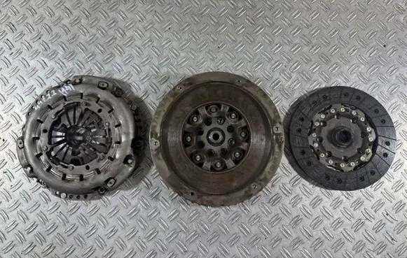Mercedes-Benz Vito Viano W447 Dual mass flywheel A0262500701 A651030030