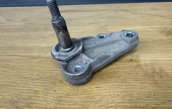 Peugeot Partner Gearbox mounting bracket 221222
