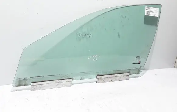 Volvo XC70 Front door window glass four-door 30753468