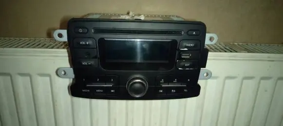 Renault Sandero II Radio/CD/DVD/GPS head unit 281154979r