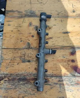 KIA Sorento Fuel main line pipe 0445214103 002187L2