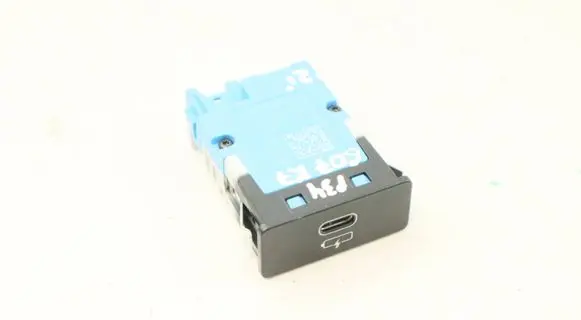BMW X7 G07 USB socket connector 8711940 84108711940 19163010