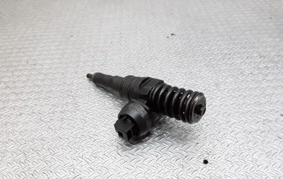 Skoda Octavia Mk2 (1Z) Fuel injector 038130073AG