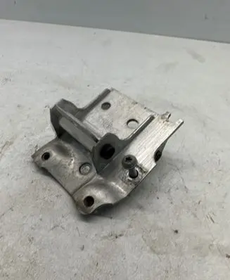 Radiator mount bracket